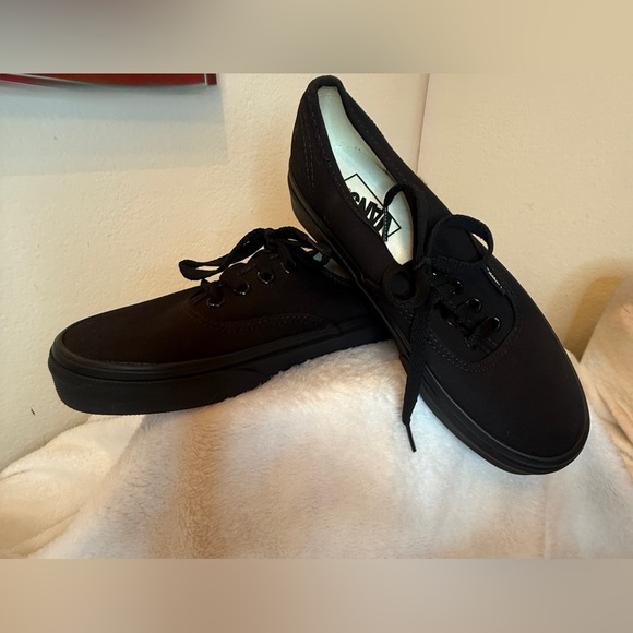 Vans NWOT Solid Black Skate shoe Atwood design youth 4.5 women’s size 6 - Picture 1 of 9